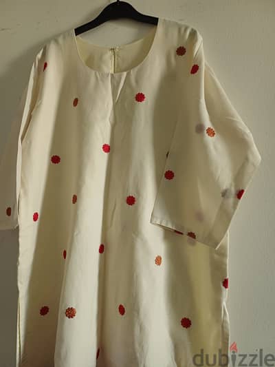 Lovely cream and red coloured kurthi. 7bd (New) 4xl