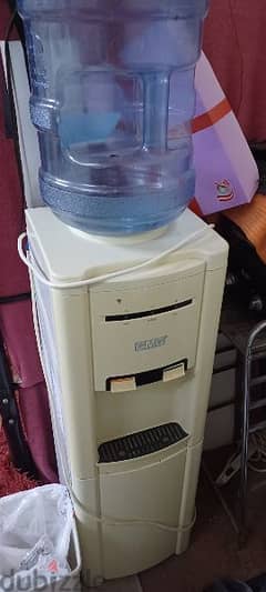 HOT AND COLD WATER DESPENSER FOR SALE 0