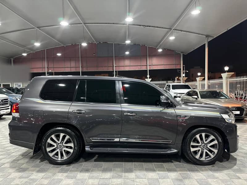 Toyota Land Cruiser 2017 VXS 11