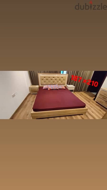 big and nice clean bed +a glass table really good and nice only for 40 0