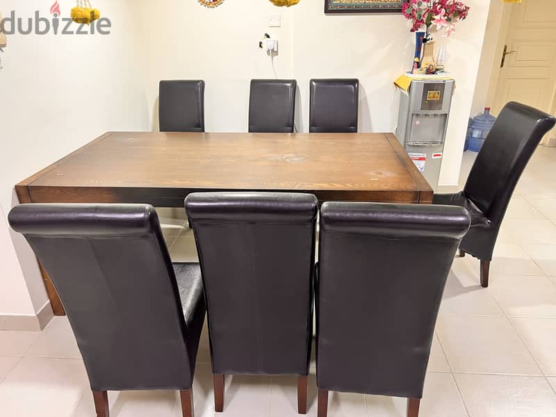 Dining table in Good condition with 8 chairs soft cushion 0