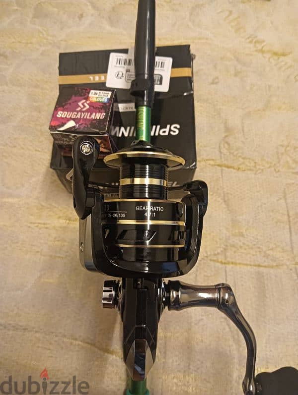 7000spining reel with stick full new condition 2