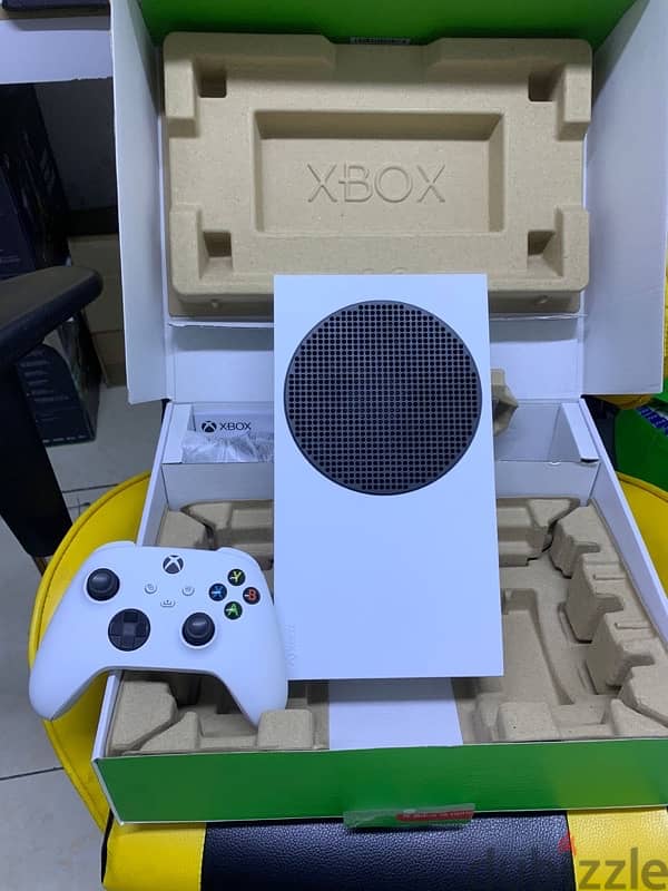 Xbox series S good condition -1 month used 3