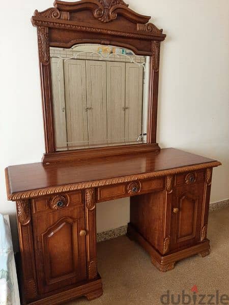 bedroom set including a bed, mattress and dressing table 2