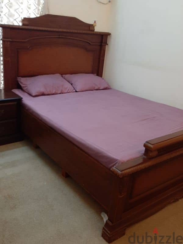 bedroom set including a bed, mattress and dressing table 3