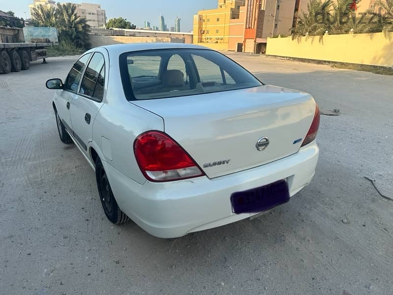 Nissan Sunny 2011 3