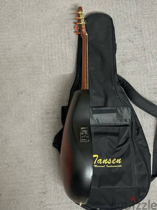 Axiom CGM471SC Electro-Classical Guitar with bag 2