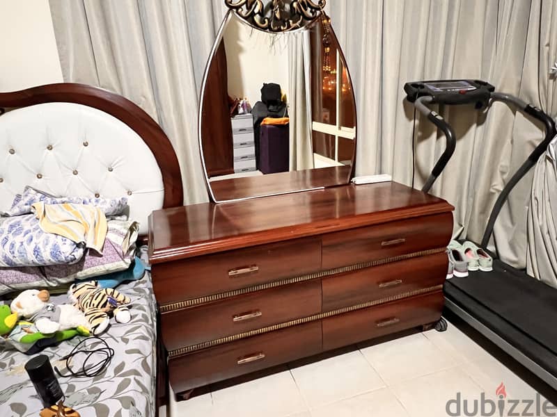 Dressing table with 6 large drawers 0