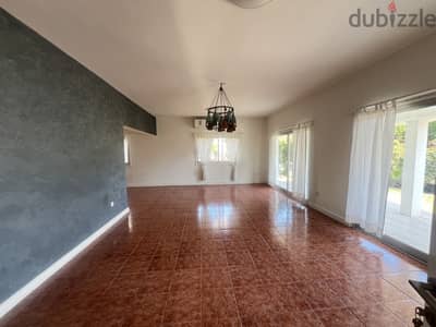 Lovely 3 Brm Villa With Garden and Pet Friendly