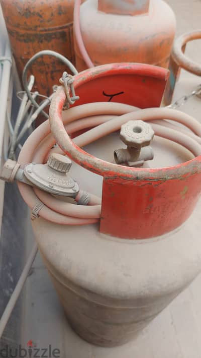 GAS CYLINDER + REGULATOR