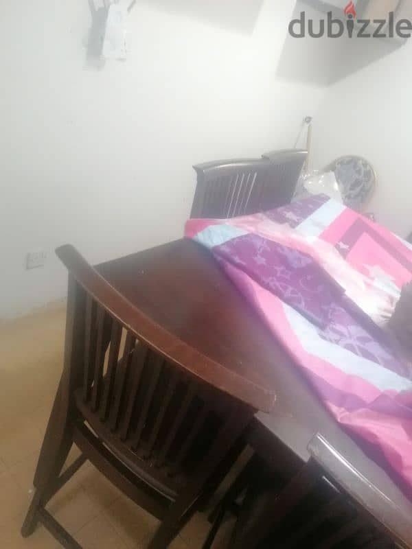 8 chairs dinning table for sale  50 bd 2