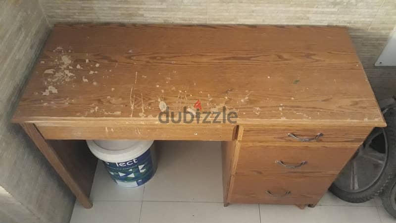 TABLE FOR SALE IN GOOD CONDITION BUT USED ONLY FOR BD12 1