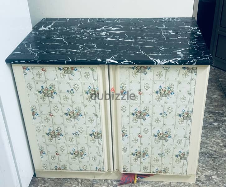 kitchen cabinet with marble 1