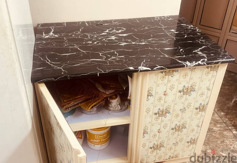 kitchen cabinet with marble 2