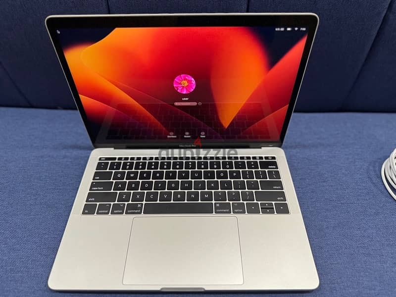 Apple MacBook Pro 13.3in (2017) 8gb 128gb 0