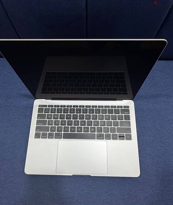 Apple MacBook Pro 13.3in (2017) 8gb 128gb 6