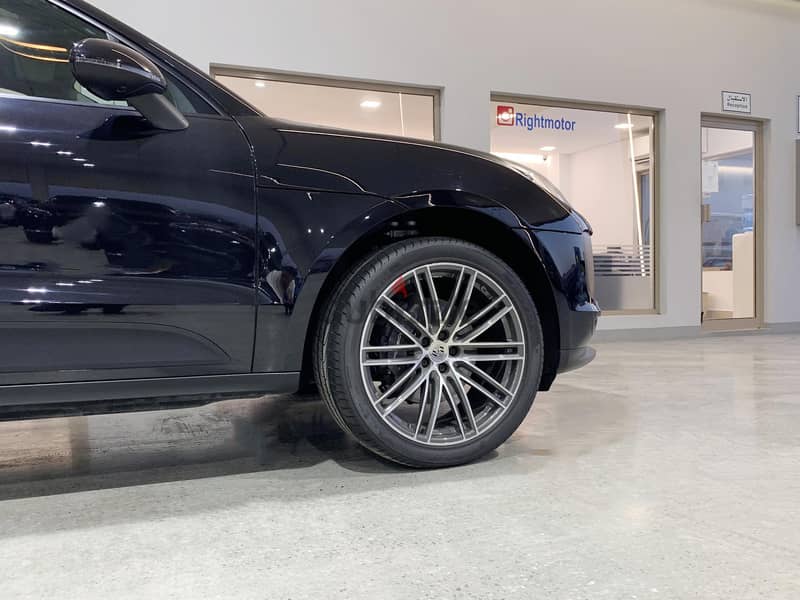 Porsche Macan (27,000 Kms) 4