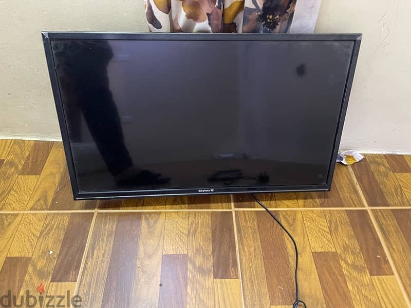 double bed and 32 inch lcd sale urgent 3