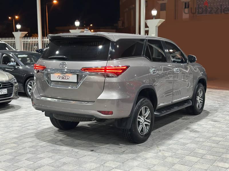 Toyota Fortuner 2019 V4 2