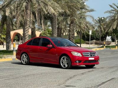 Mercedes-Benz C200 2011 red