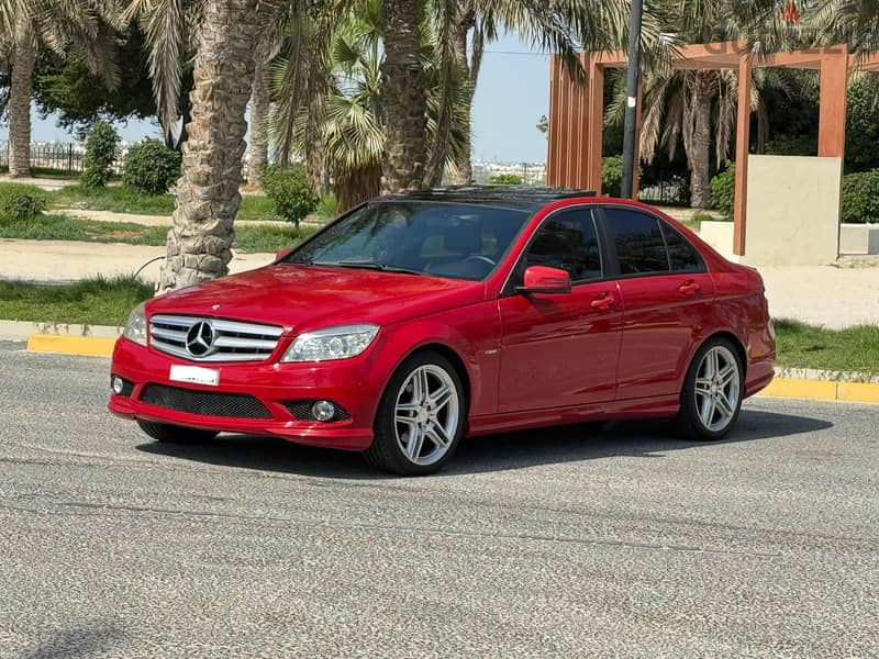 Mercedes-Benz C200 2011 red 1