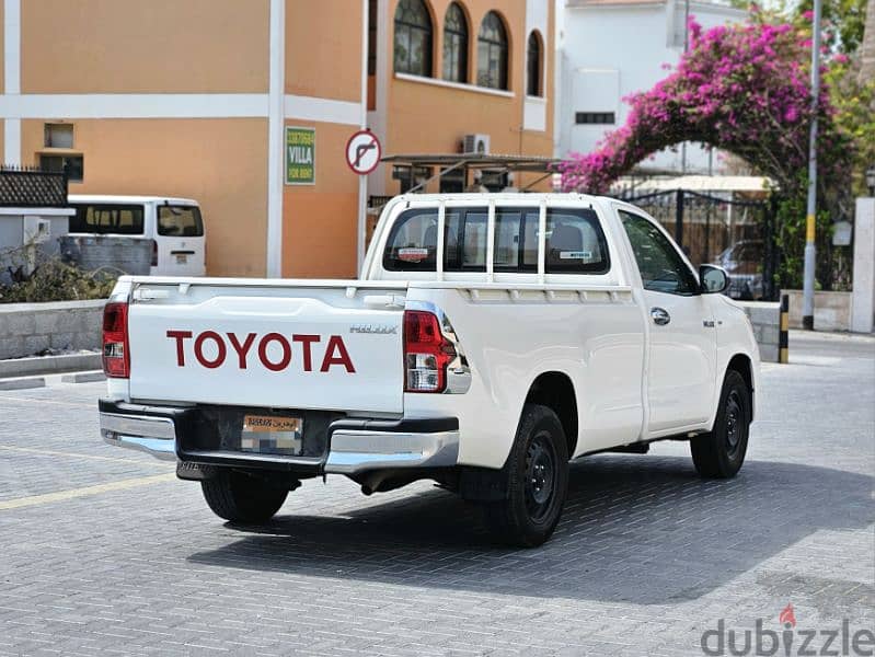 TOYOTA HILUX 2021 SINGEL CABIN AGENCY MAINTAINED CAR URGENTLY FOR SALE 3