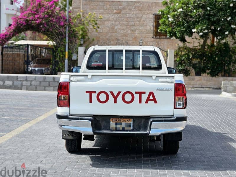 TOYOTA HILUX 2021 SINGEL CABIN AGENCY MAINTAINED CAR URGENTLY FOR SALE 4