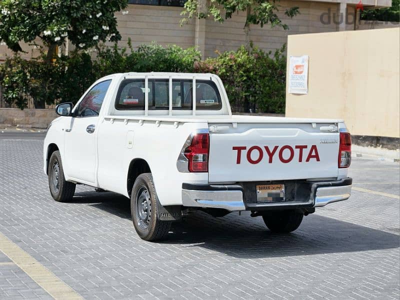 TOYOTA HILUX 2021 SINGEL CABIN AGENCY MAINTAINED CAR URGENTLY FOR SALE 6