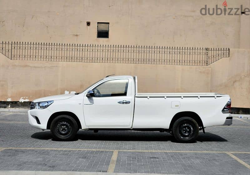 TOYOTA HILUX 2021 SINGEL CABIN AGENCY MAINTAINED CAR URGENTLY FOR SALE 7