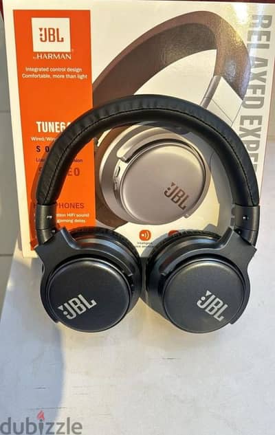 Wireless Bluetooth headphones