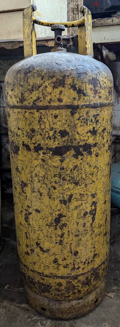 Alhasanain Gas Cylinder Medium Size For Sale In Good Condition