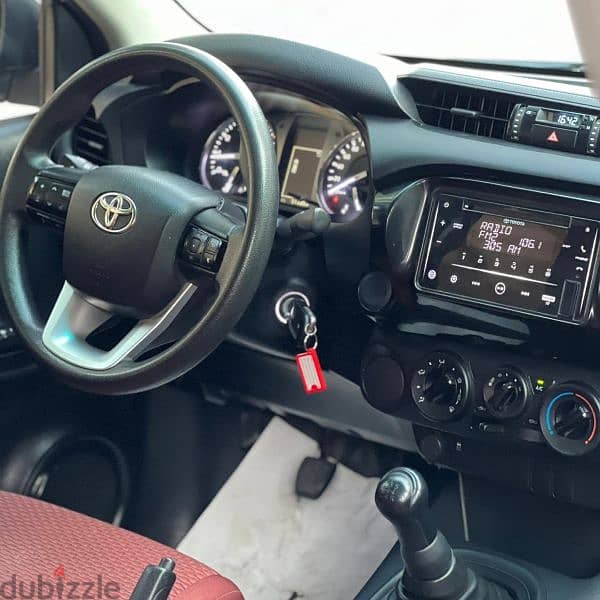 Toyota Hilux 2.7 VVT model 2021 zero accident 3