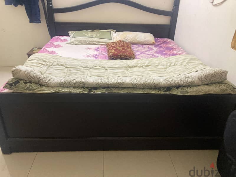 BED ROOM FURNITURE FOR SALE IN GOOD CONDITION 1