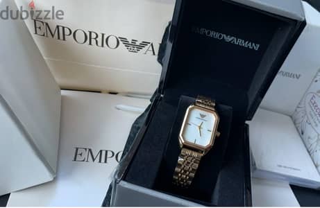 للبيع ساعه نسائية جديده لم تستخدم EMPORIO ARMANI