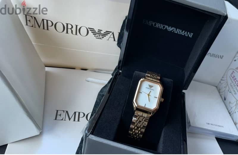 للبيع ساعه نسائية جديده لم تستخدم EMPORIO ARMANI 0