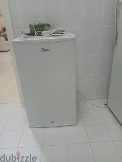 35bd Small fridge