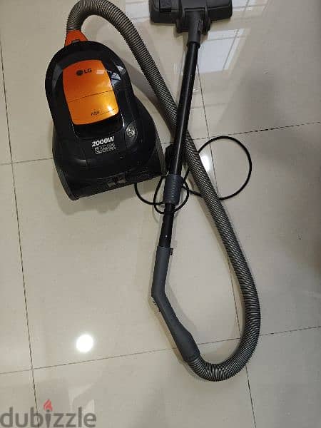 vaccum cleaner and queen size bed 3