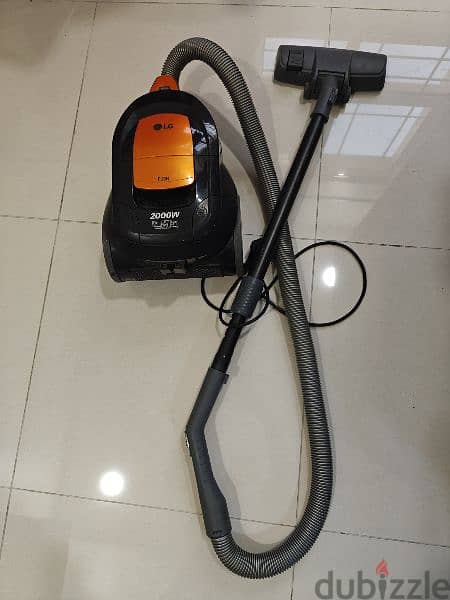 vaccum cleaner and queen size bed 4