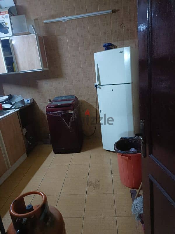 (3213 0006) saprate 1room with bathroom / and sharing kitchen TV hall 1