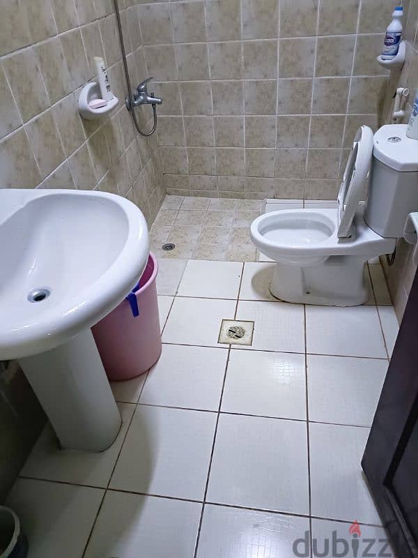 (3213 0006) saprate 1room with bathroom / and sharing kitchen TV hall 5