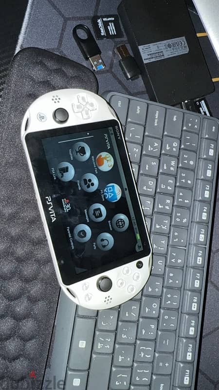 sony PSVITA 2000 slim, full white , hacked 128gb 1