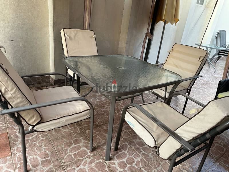 in excellent condition table with 4 chairs 0