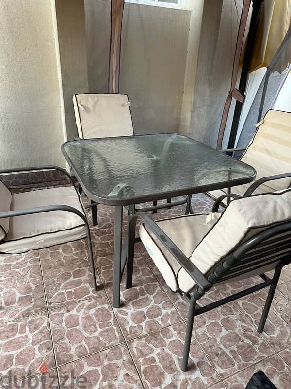 in excellent condition table with 4 chairs 3