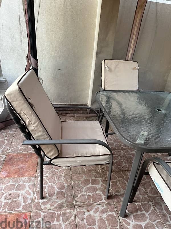 in excellent condition table with 4 chairs 4