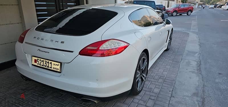 Porsche Panamera 2012 1