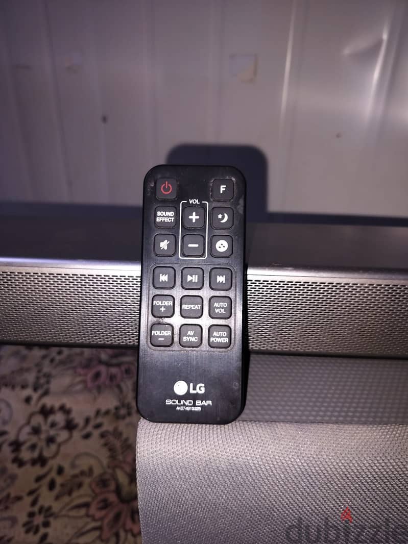 LG sound bar with wireless subwoofer 4