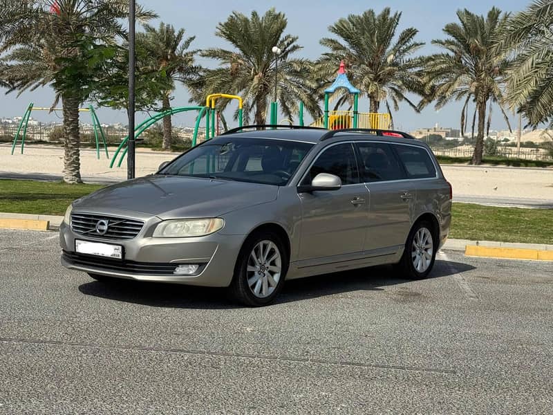 Volvo V70 2015 grey 1