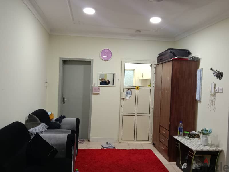 Renting my fully furnished studio flat very need and clean building 1