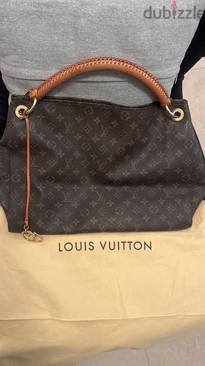 AUTHENTIC Louis Vuitton Artsy Monogram-PREOWNED