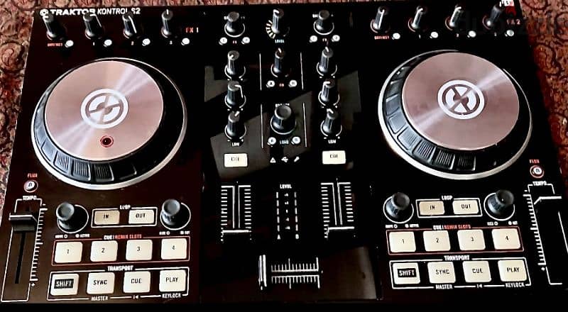 Native Instruments Traktor S2 MK2 DJ Controller  with laptop&software 2